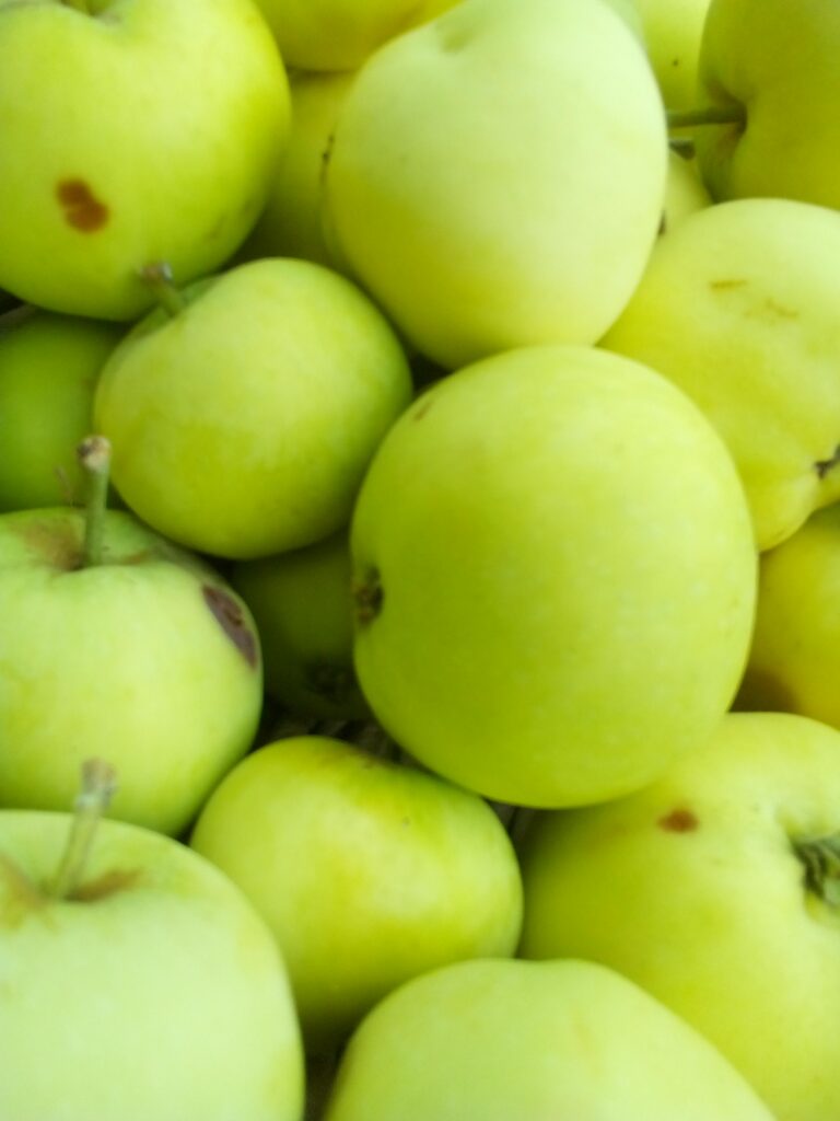 Close-up of bubbles and aroma check of apple cider vinegar