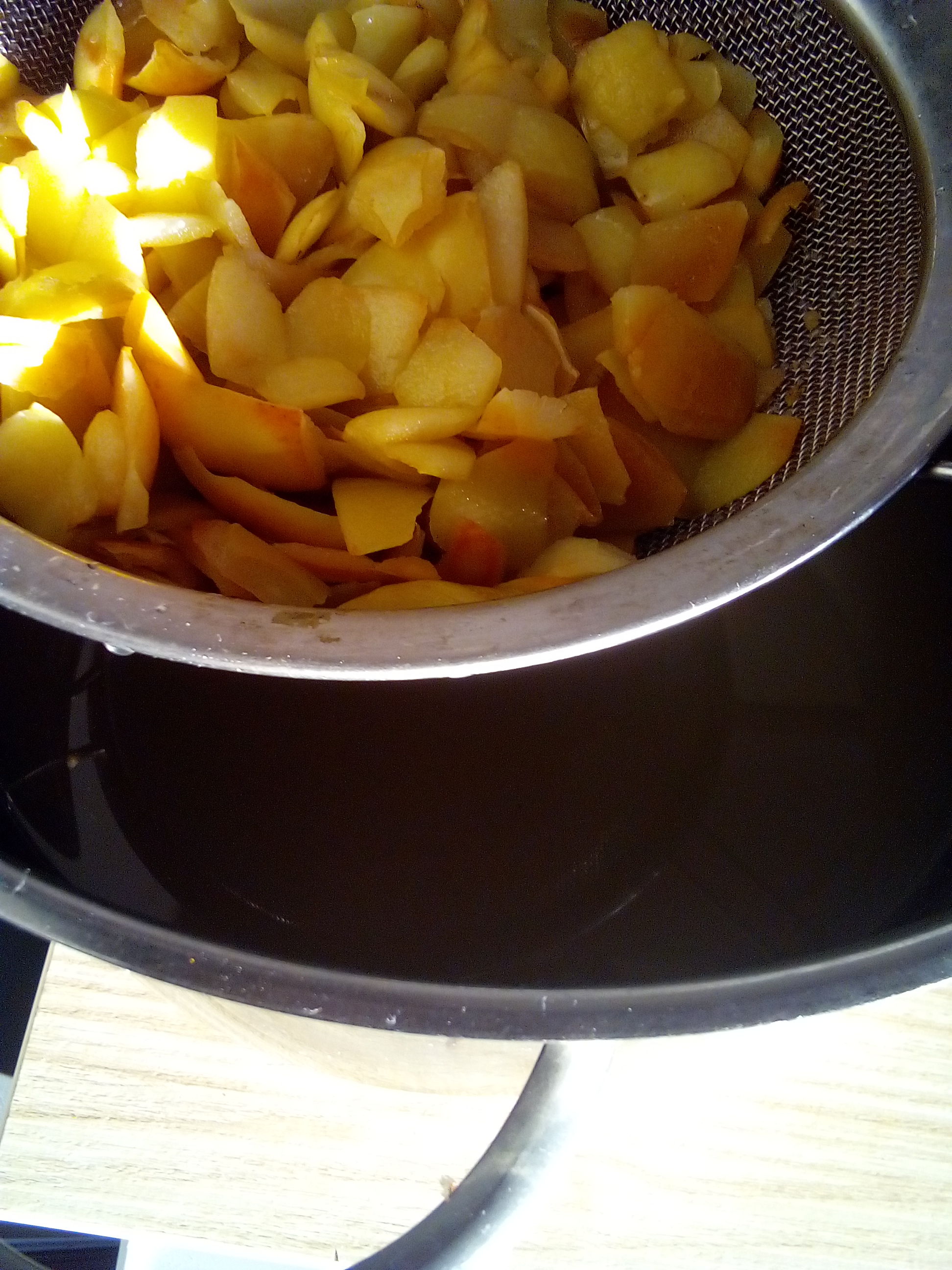 Fermentation jar covered with cloth to allow air circulation for apple cider vinegar
