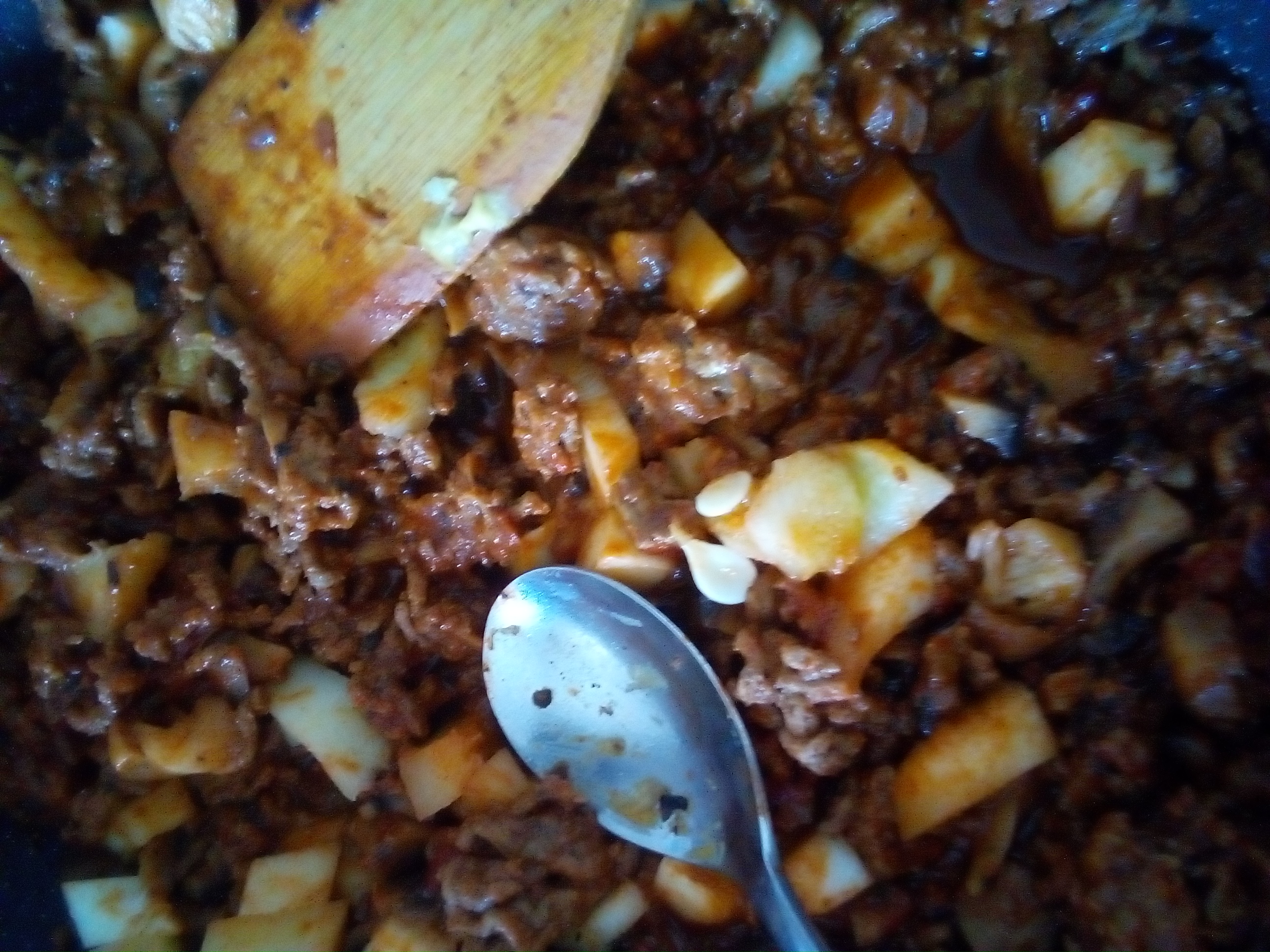 Pattypan squash filled with ground beef and mushrooms