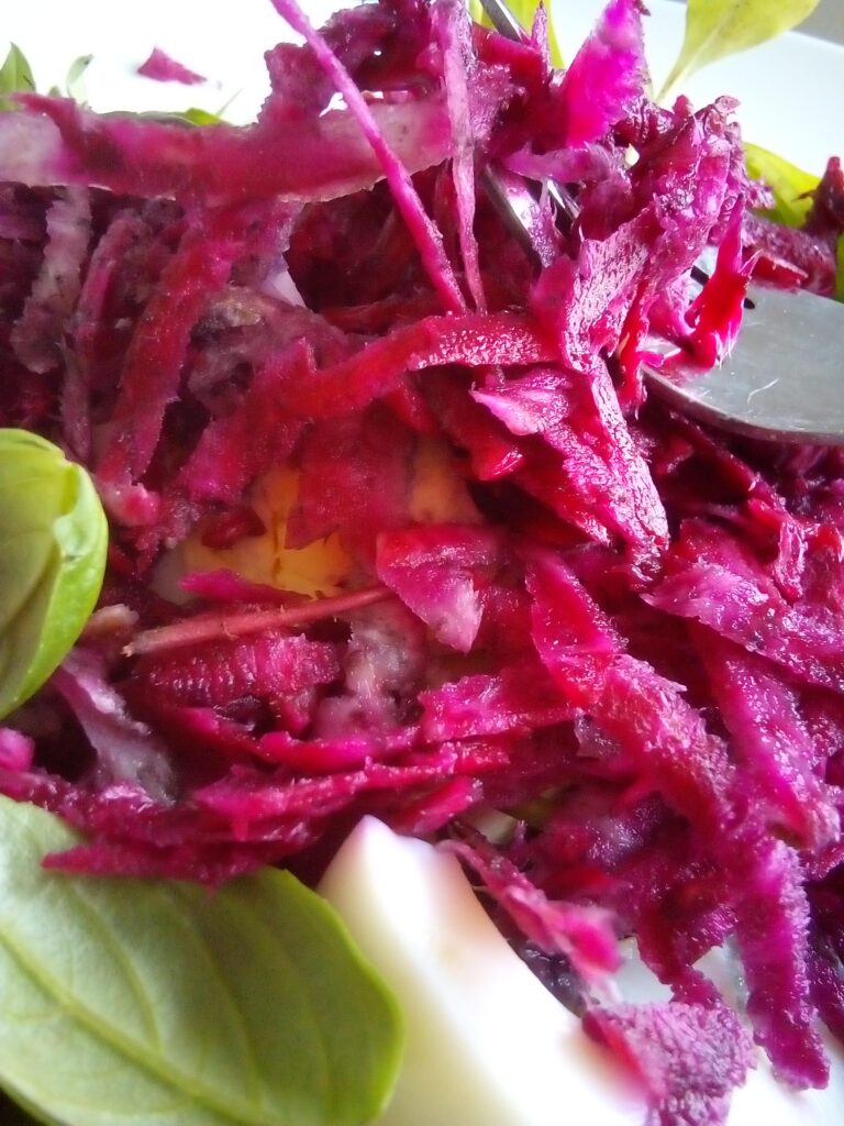 How to eat raw beets in salads – grated beets for salad