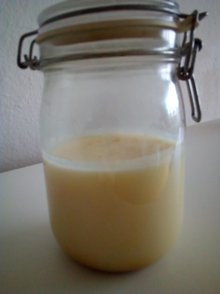 5.	Homestead method for filtering goose fat with basic kitchen equipment.