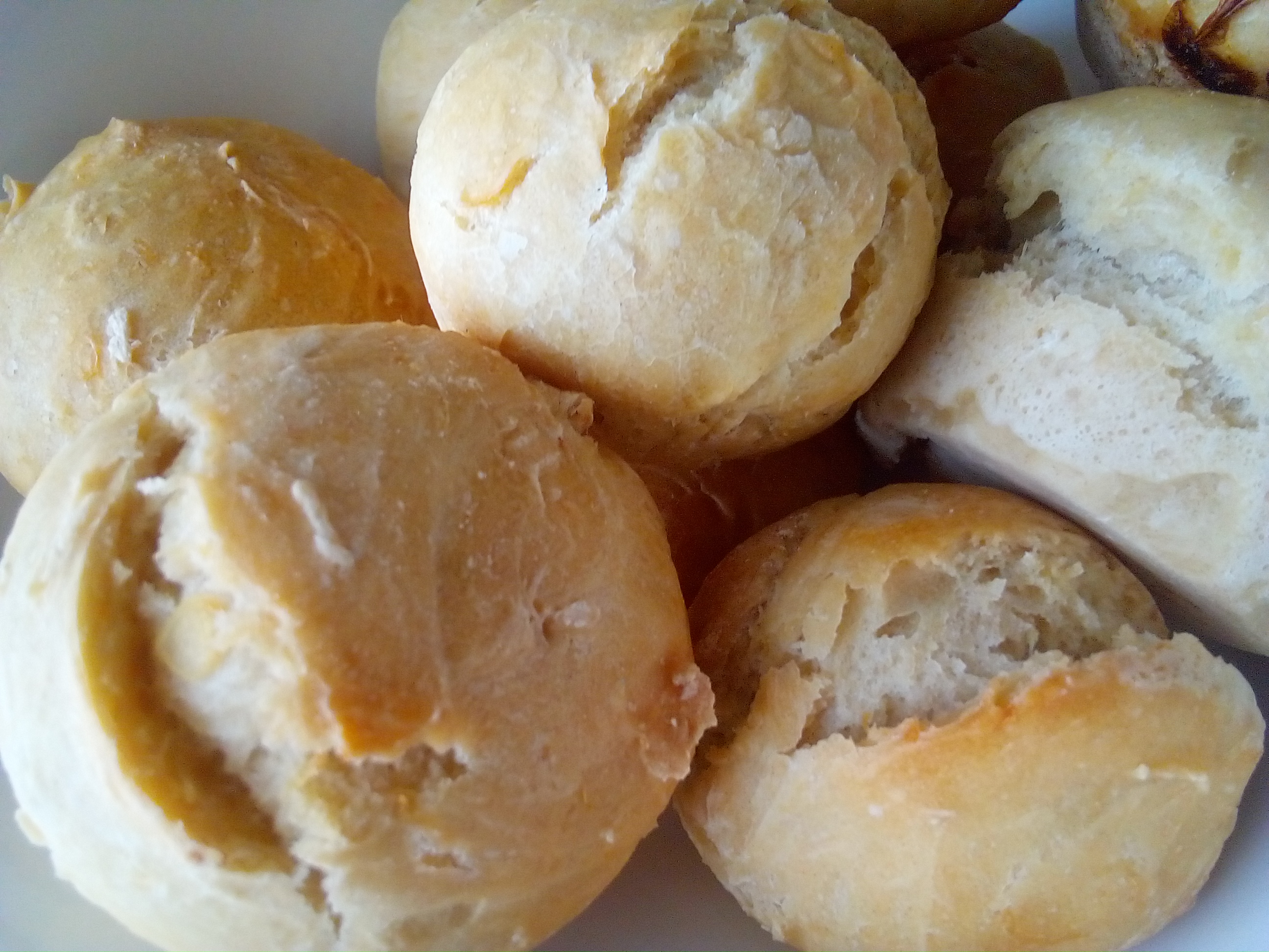 Foam and bubbles indicating healthy active yeast